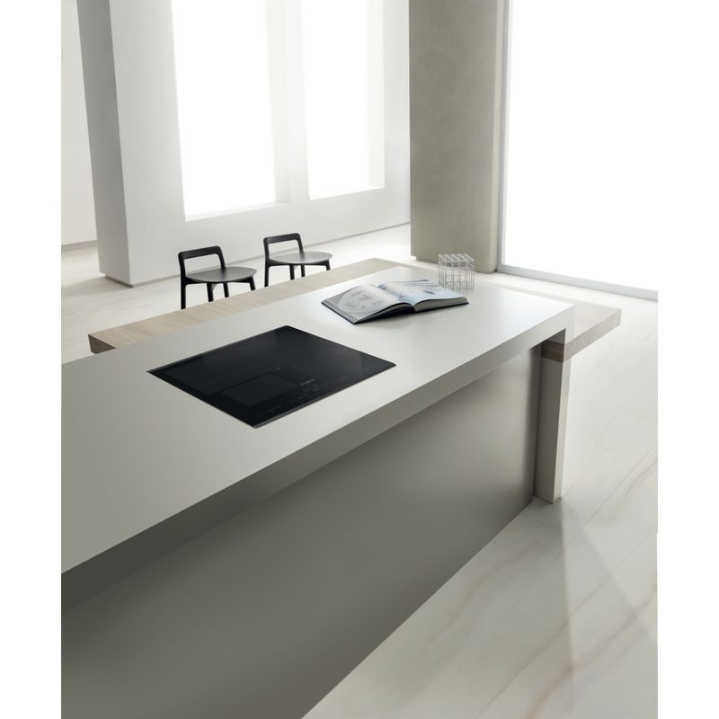 Whirlpool Piano cottura SMO 654 OF/BT/IXL Nero Induction vitroceramic Lifestyle perspective