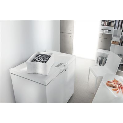 Whirlpool-Congelatore-A-libera-installazione-WH2011-A-E-Bianco-Lifestyle-perspective