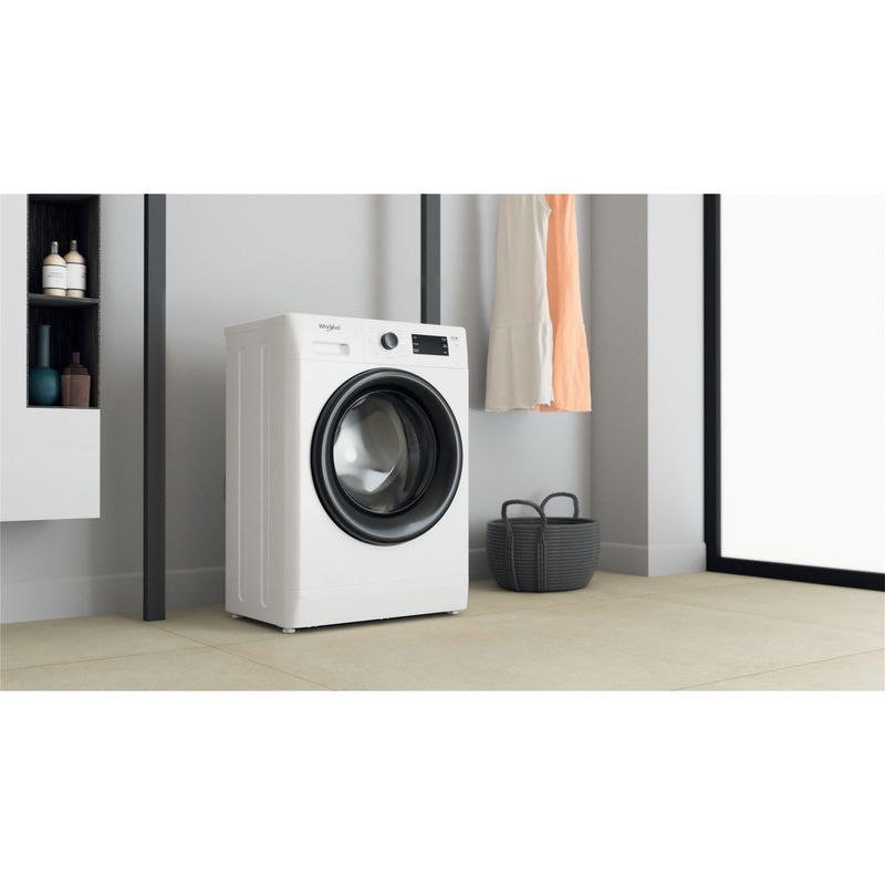 Whirlpool-Lavabiancheria-A-libera-installazione-FWSG-61251-B-IT-N-Bianco-Carica-frontale-F-Lifestyle-perspective