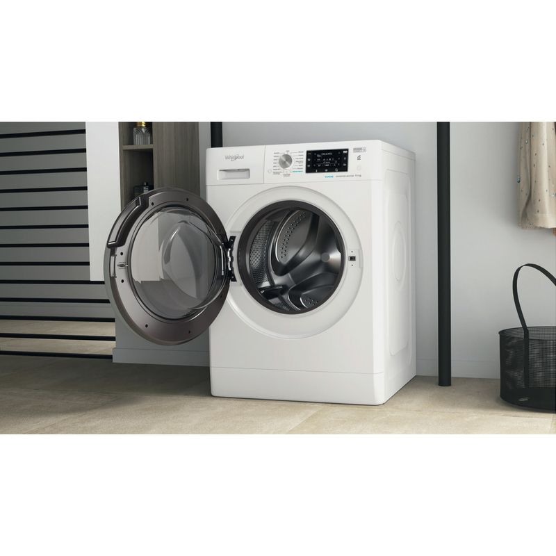 Whirlpool-Lavabiancheria-A-libera-installazione-FFD-1146-SV-IT-Bianco-Carica-frontale-A-Lifestyle-perspective-open