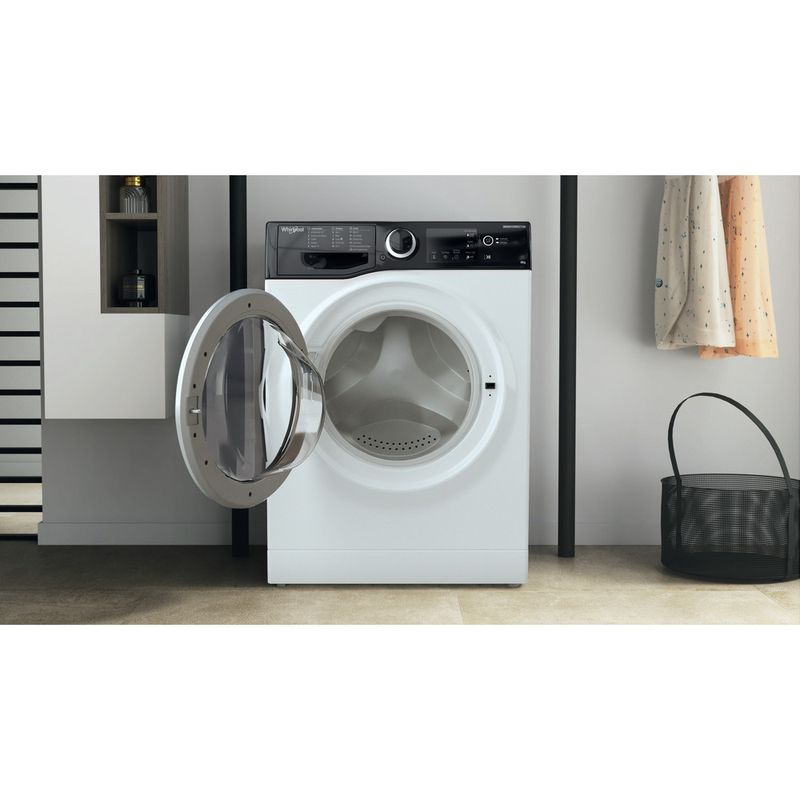 Whirlpool-Lavabiancheria-A-libera-installazione-WSB-622-S-IT-Bianco-Carica-frontale-E-Lifestyle-frontal-open