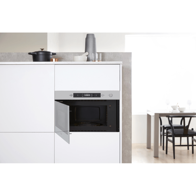 Whirlpool-Microonde-Da-incasso-W7-MN820-Stainless-Steel-Elettronico-22-Solo-microonde-750-Lifestyle-frontal-open
