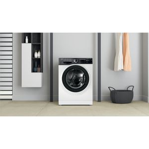 Whirlpool Lavabiancheria A libera installazione WSB 725 K IT Bianco Carica frontale B Lifestyle frontal