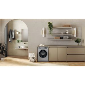 Whirlpool Lavabiancheria A libera installazione FFB 108 SILVER IT Argento Carica frontale A Lifestyle frontal