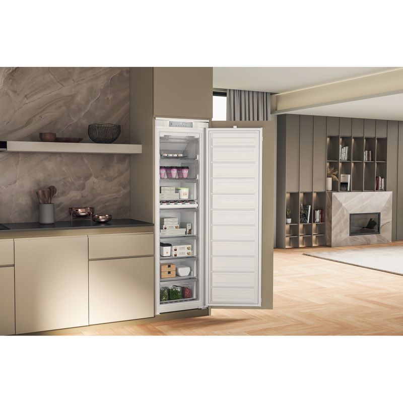 Whirlpool-Congelatore-Da-incasso-WHSD18F073C1-Bianco-Lifestyle-perspective-open