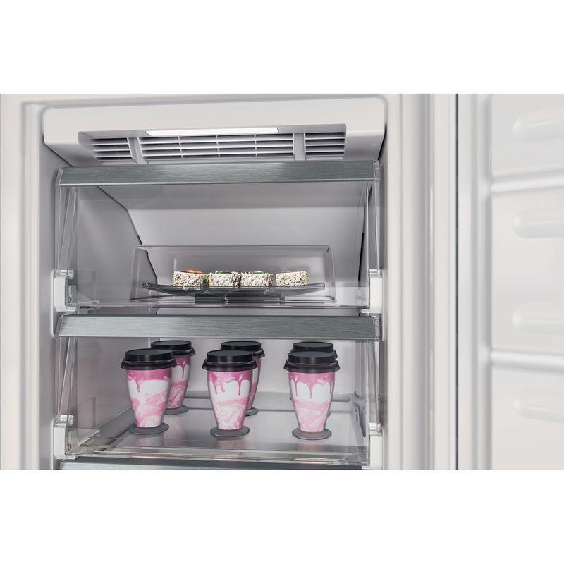 Whirlpool-Congelatore-Da-incasso-WHSD18F073C1-Bianco-Lifestyle-detail