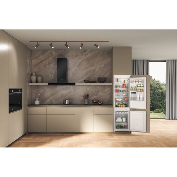 Whirlpool Combinazione Frigorifero/Congelatore Da incasso WHC18D031A1 Bianco 2 porte Lifestyle frontal open