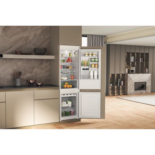 Whirlpool Combinazione Frigorifero/Congelatore Da incasso WHC18D031A1 Bianco 2 porte Lifestyle perspective open