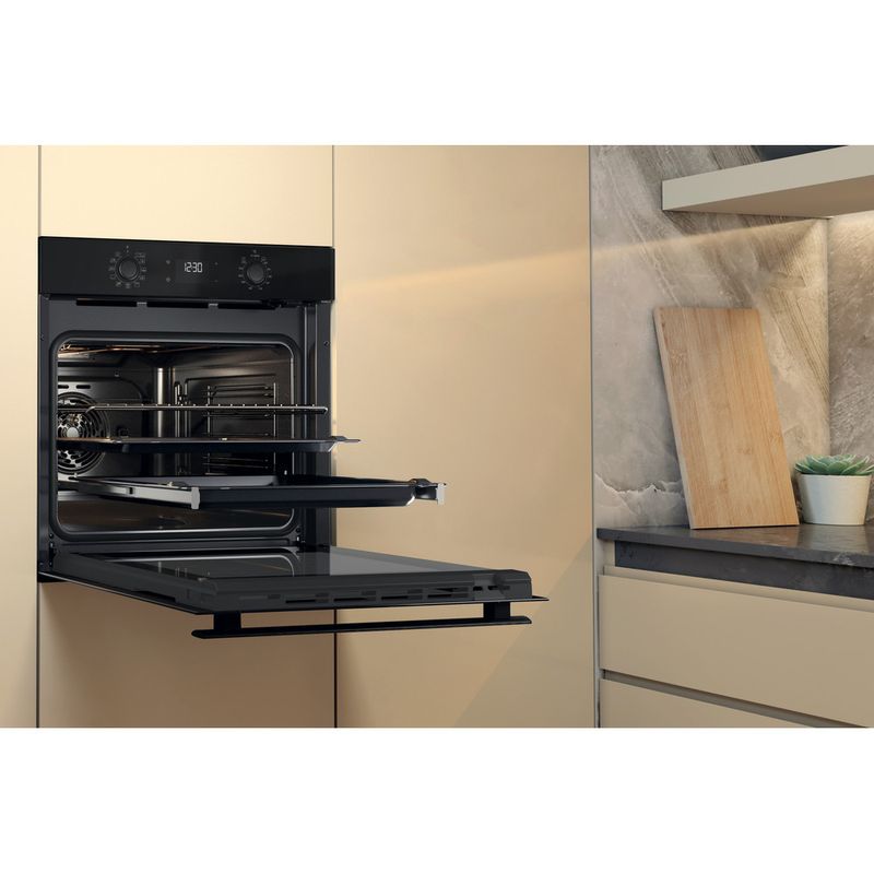Whirlpool-Forno-Da-incasso-OMR58HU1B-Elettrico-A--Lifestyle-perspective-open