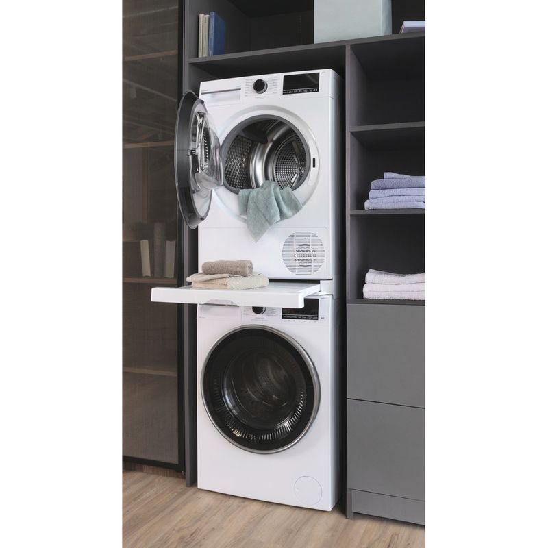 Whirlpool-DRYING-SKN101-Lifestyle-perspective