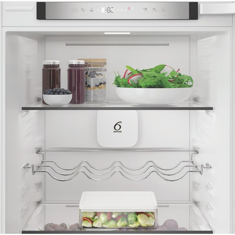 Whirlpool-Combinazione-Frigorifero-Congelatore-Da-incasso-WHK2-5293-B5E-Zinc-Metal-2-porte-Lifestyle-detail